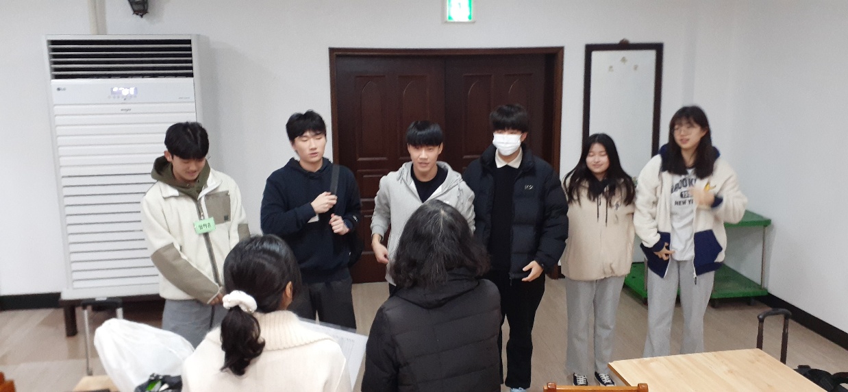 KakaoTalk_20240222_022510666_06.jpg : 고등부 겨울수련회 1일차, 개회예배 및 점심식사 사진입니다. KakaoTalk_20240222_022510666_06.jpg : 고등부 겨울수련회 1일차, 개회예배 및 점심식사 사진입니다.