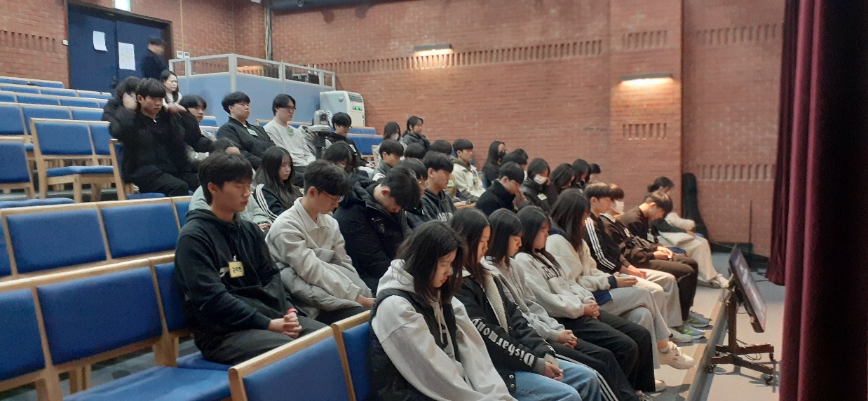 KakaoTalk_20240222_022510666_02.jpg : 고등부 겨울수련회 1일차, 개회예배 및 점심식사 사진입니다. KakaoTalk_20240222_022510666_02.jpg : 고등부 겨울수련회 1일차, 개회예배 및 점심식사 사진입니다.