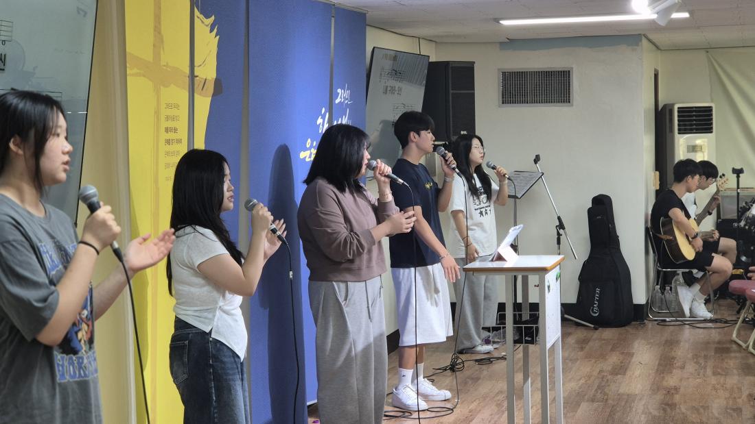 KakaoTalk_20250906_155738211.jpg : 8월 17일 고등부 예배 사진입니다~