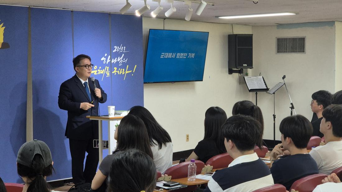 KakaoTalk_20250906_155738211_05.jpg : 8월 17일 고등부 예배 사진입니다~