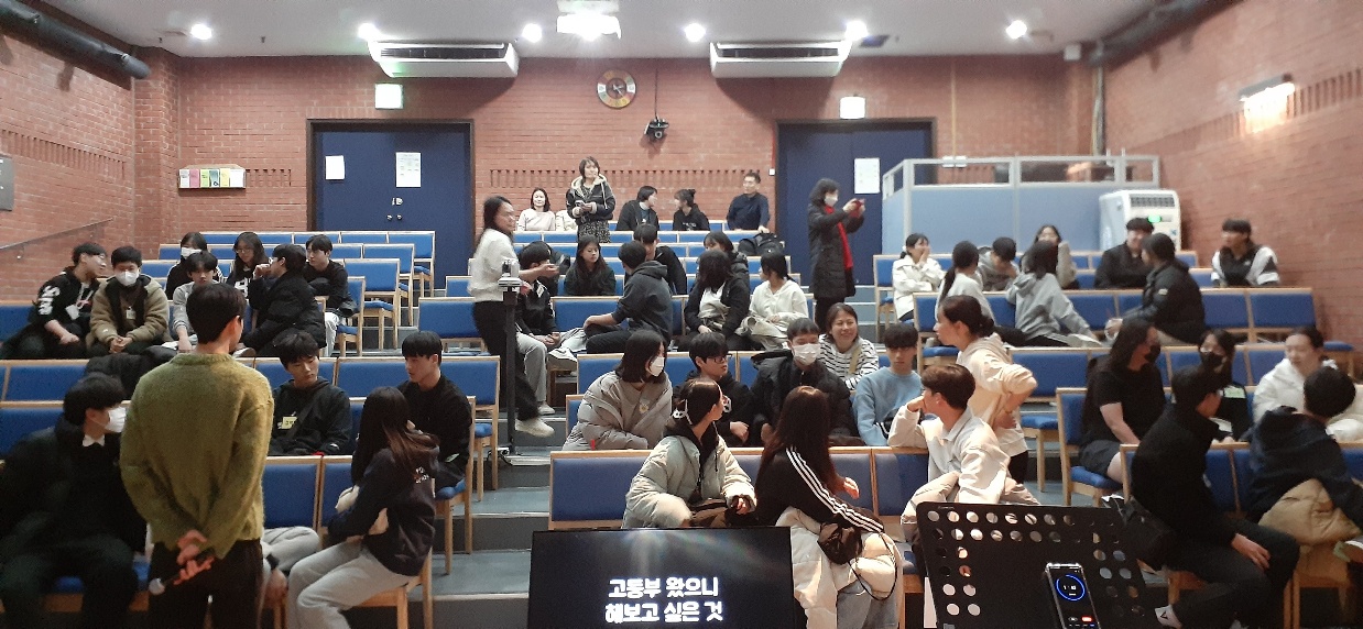 KakaoTalk_20240222_022510666_14.jpg : 고등부 겨울수련회 1일차, 레크레이션과 조별나눔 및 식사 사진입니다 KakaoTalk_20240222_022510666_14.jpg : 고등부 겨울수련회 1일차, 레크레이션과 조별나눔 및 식사 사진입니다