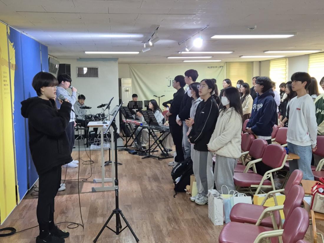 KakaoTalk_20241110_235316316.jpg : 11월 10일 고등부 예배 사진입니다
