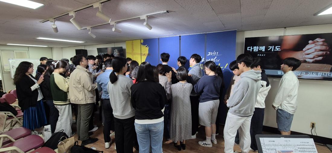 KakaoTalk_20241110_235316316_08.jpg : 11월 10일 고등부 예배 사진입니다