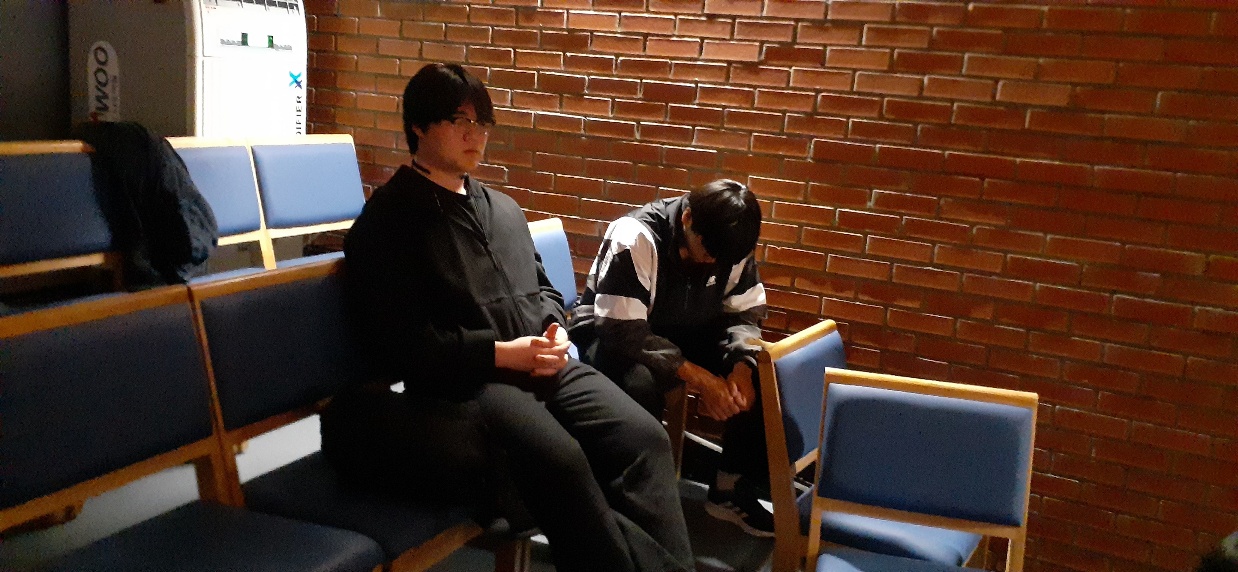 KakaoTalk_20240222_022510666_29.jpg : 고등부 수련회 1일차, 저녁집회와 기도회 그리고 학생 간증 사진입니다