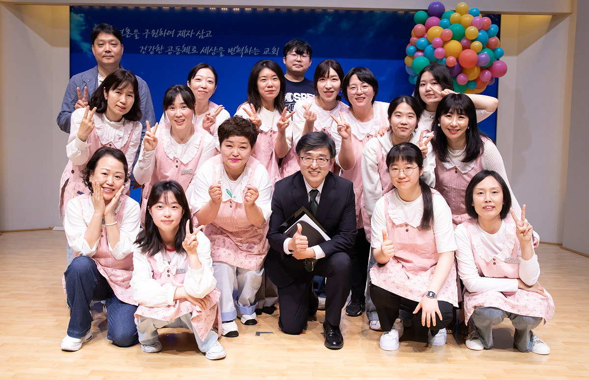 8 유치부선생님.jpg