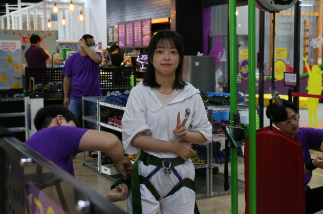 일괄편집_IMG_0594.JPG : 1청년부 여름수련회 6 - 야외활동(물놀이, 실내클라이밍, 오름산책)