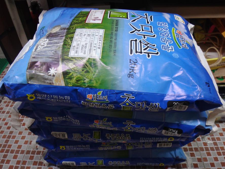 DSC02538.JPG : 부산 천사의 학교에서 쌀을 기부 받았습니다.